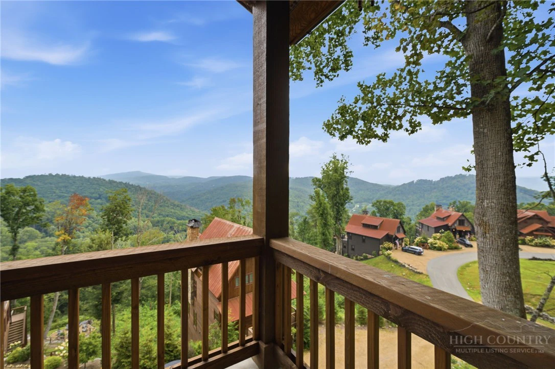 Image number 14 for the current listing