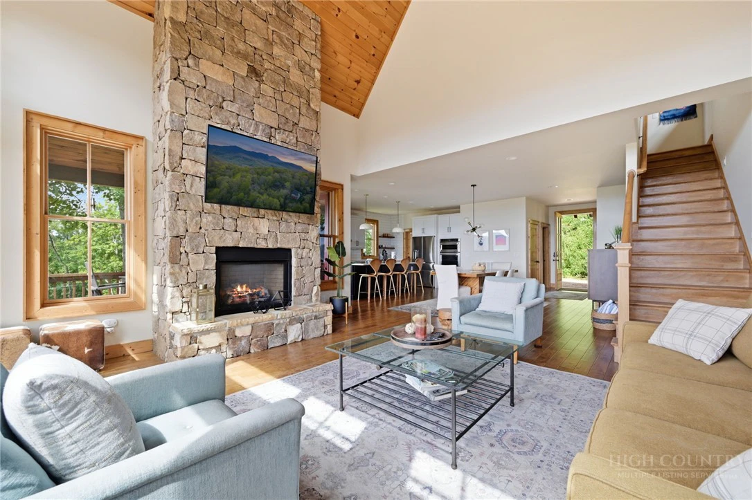 Image number 11 for the current listing