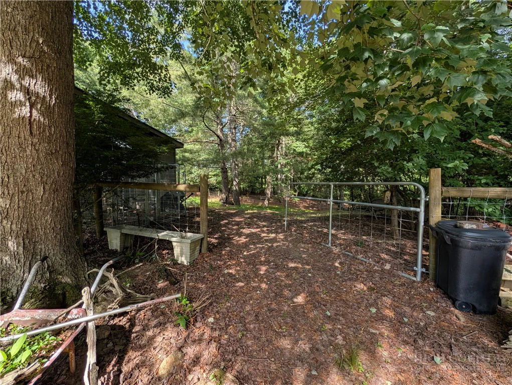 Image number 8 for the current listing
