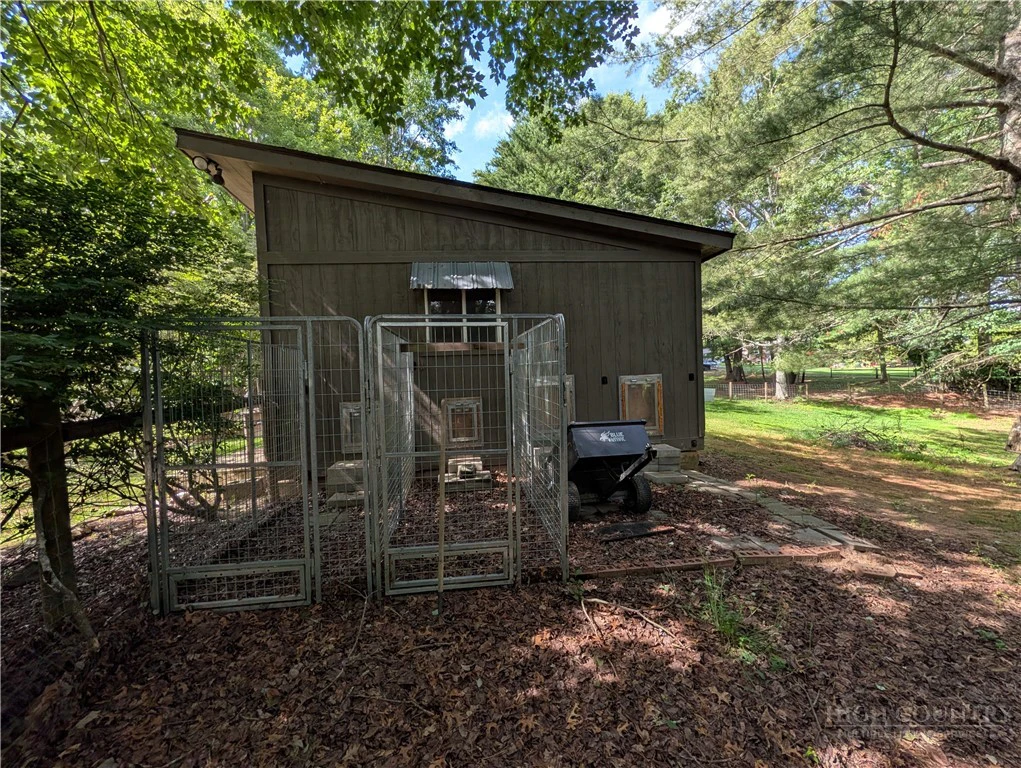 Image number 11 for the current listing