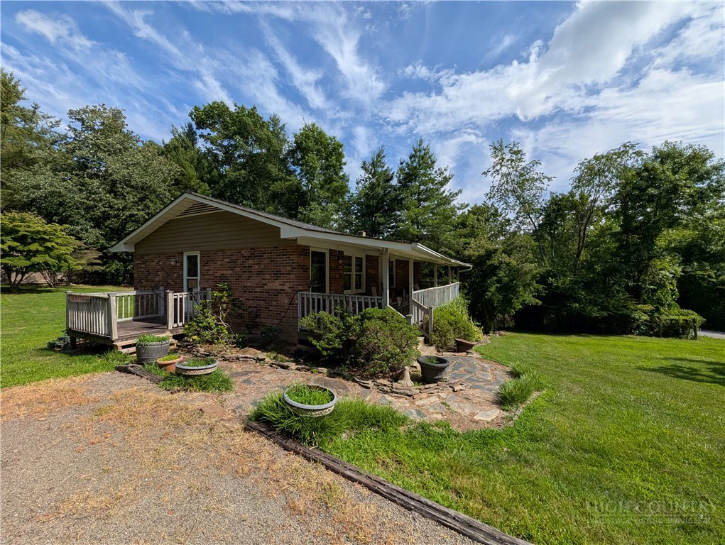 Image number 18 for the current listing