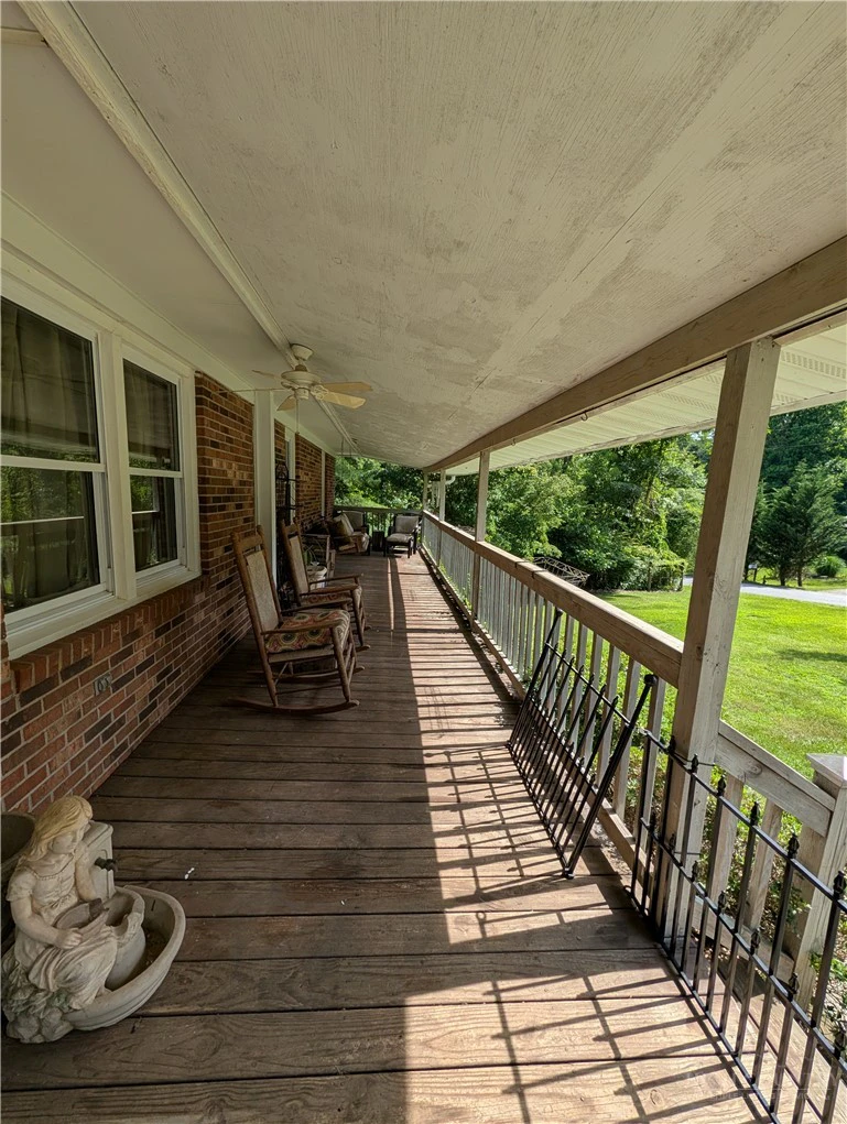 Image number 19 for the current listing