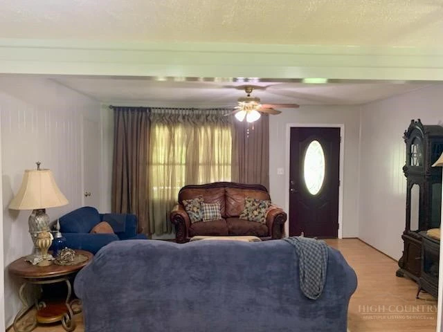 Image number 13 for the current listing