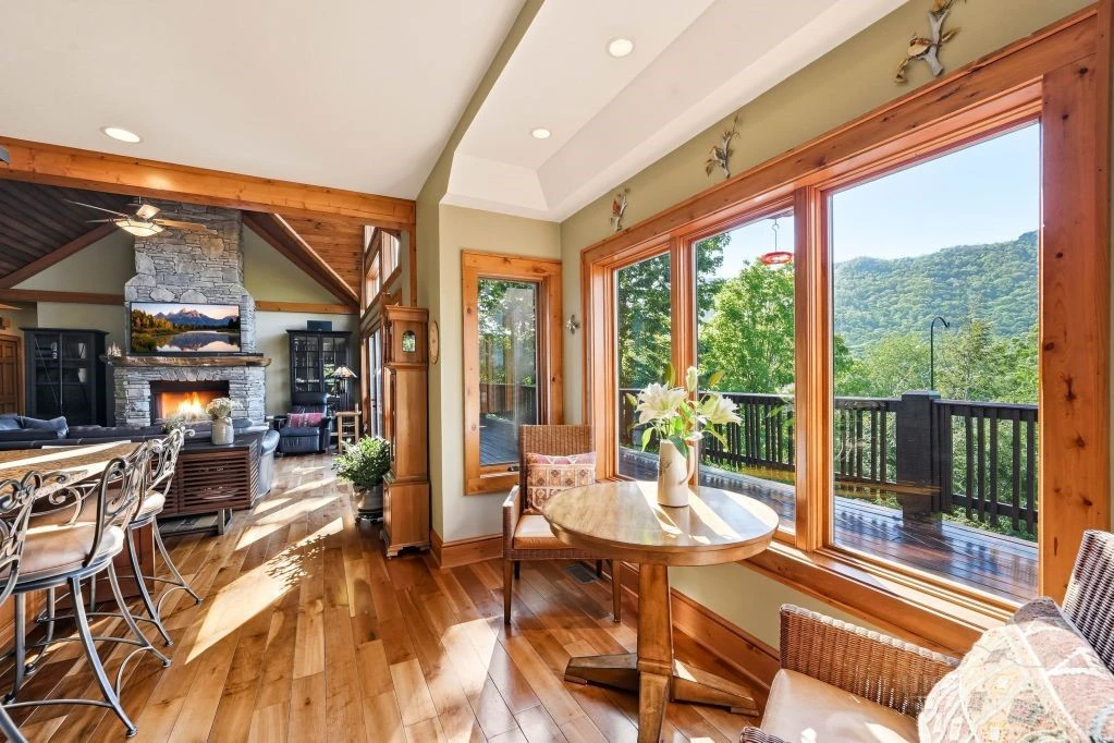 Image number 10 for the current listing