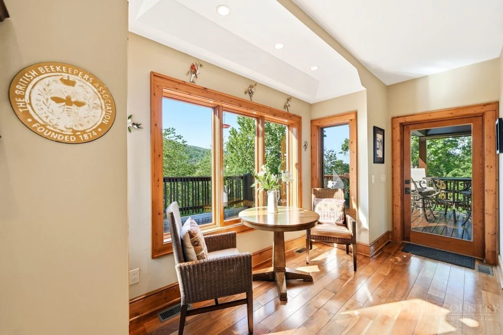 Image number 11 for the current listing