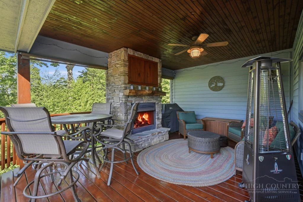 Image number 18 for the current listing