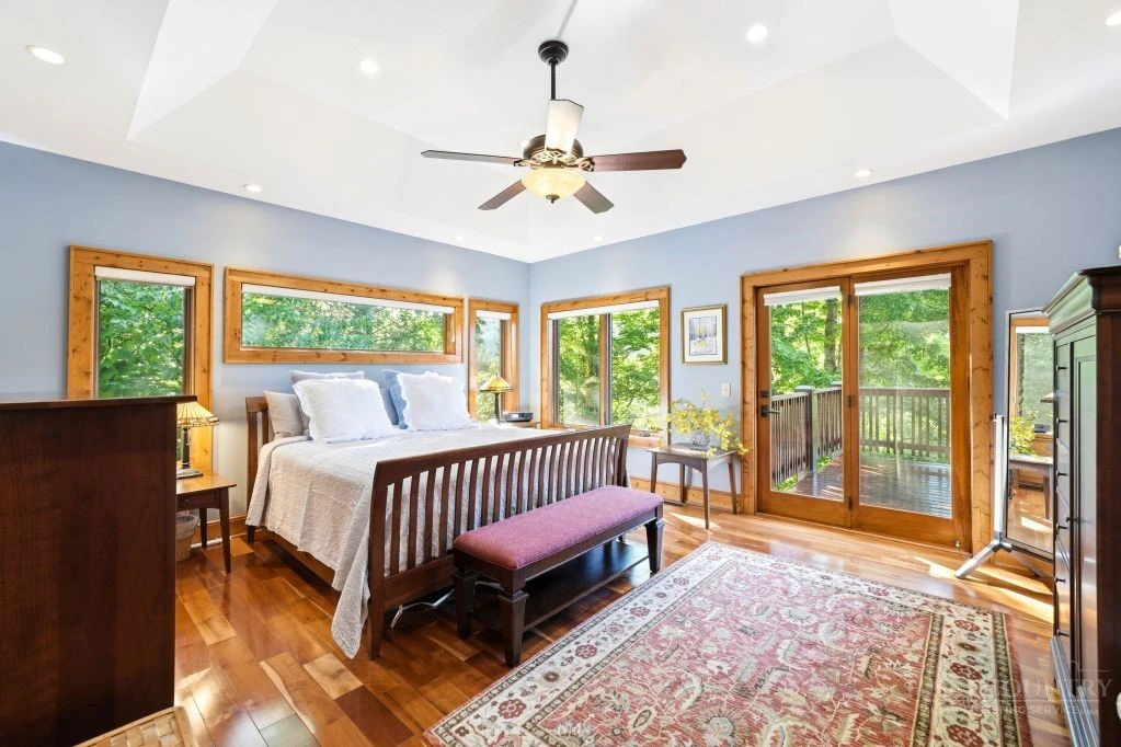 Image number 21 for the current listing