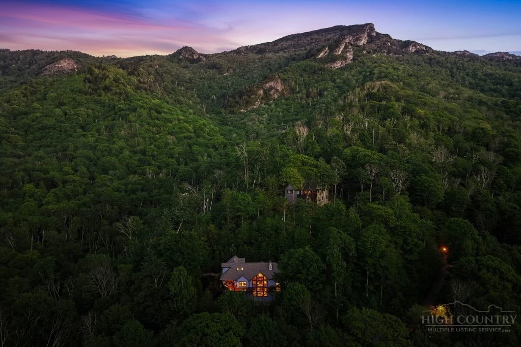 Image number 3 for the current listing