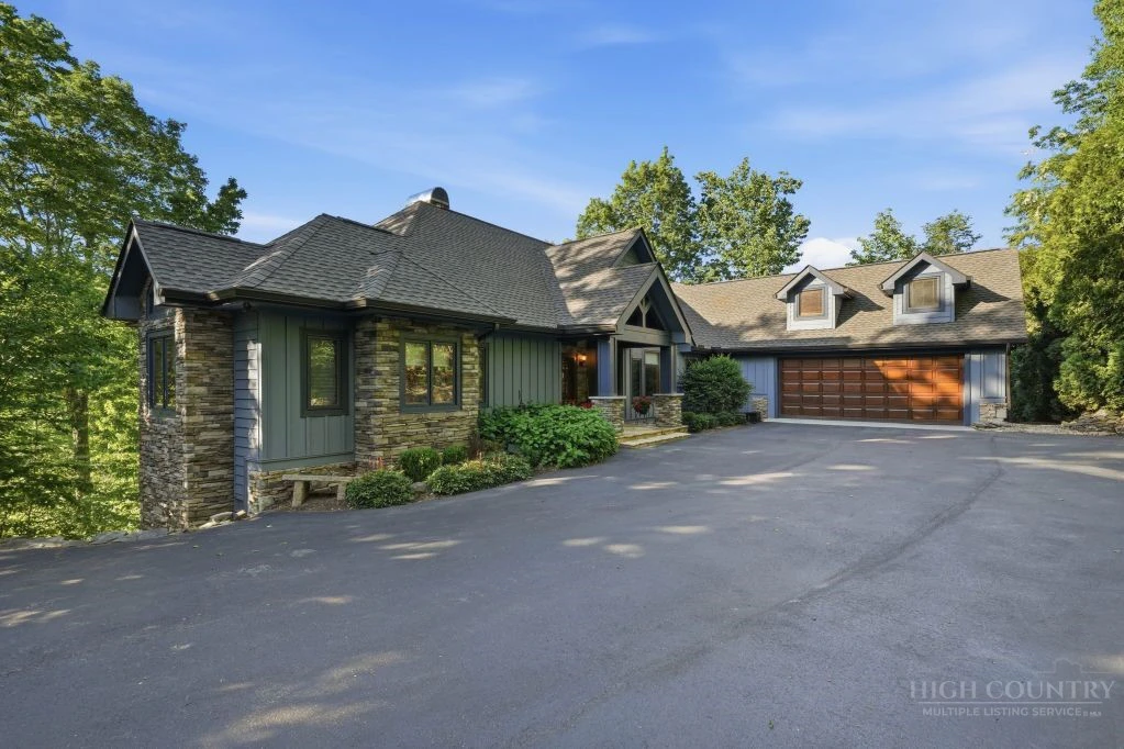 Image number 4 for the current listing