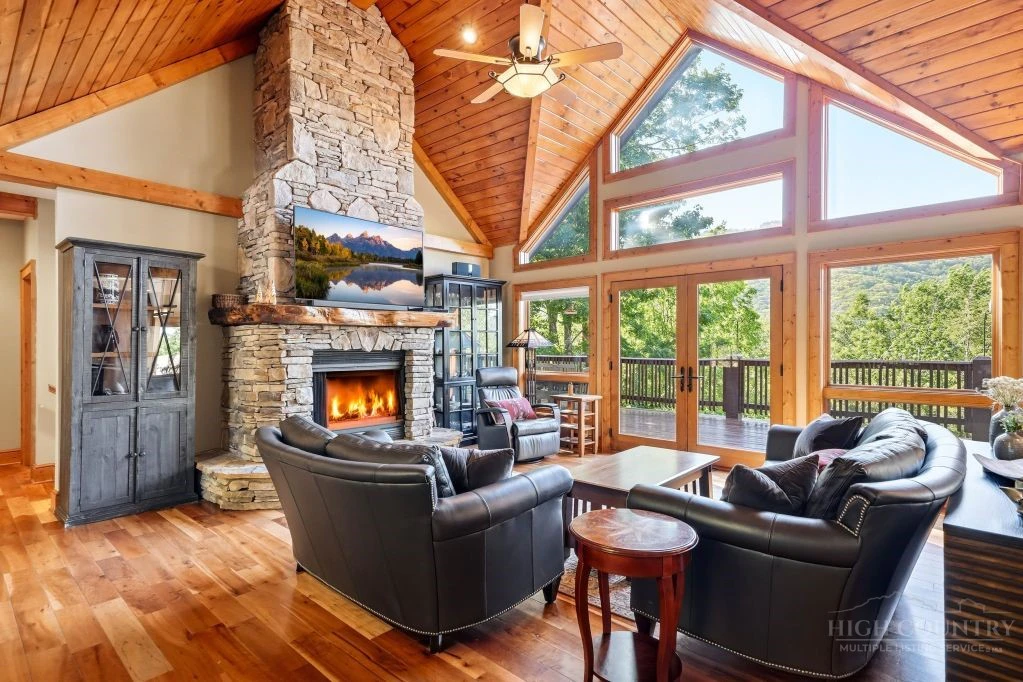 Image number 8 for the current listing