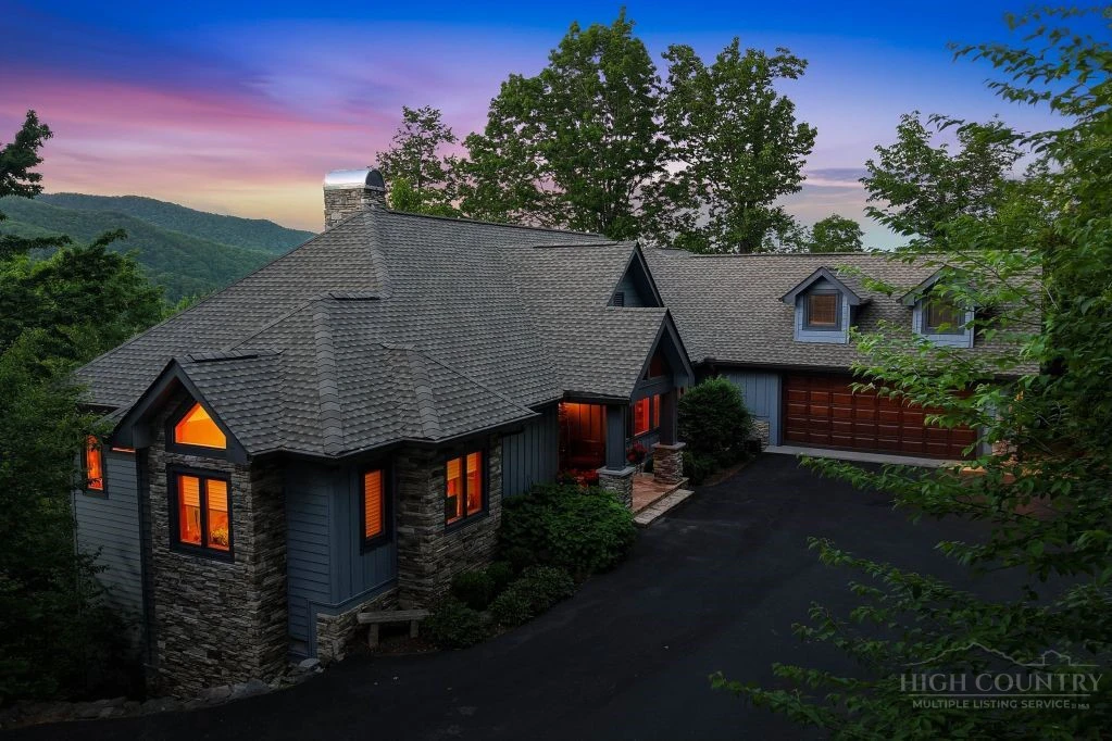 Image number 1 for the current listing