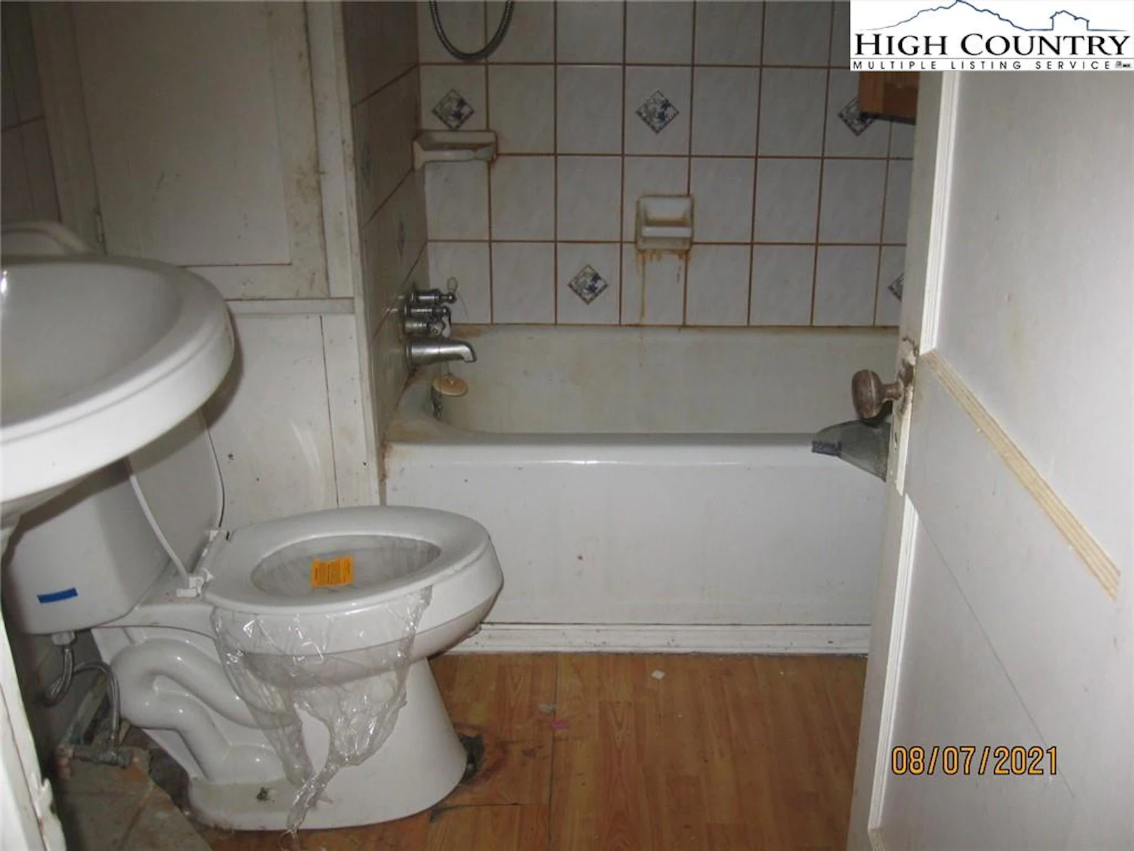 Image number 13 for the current listing