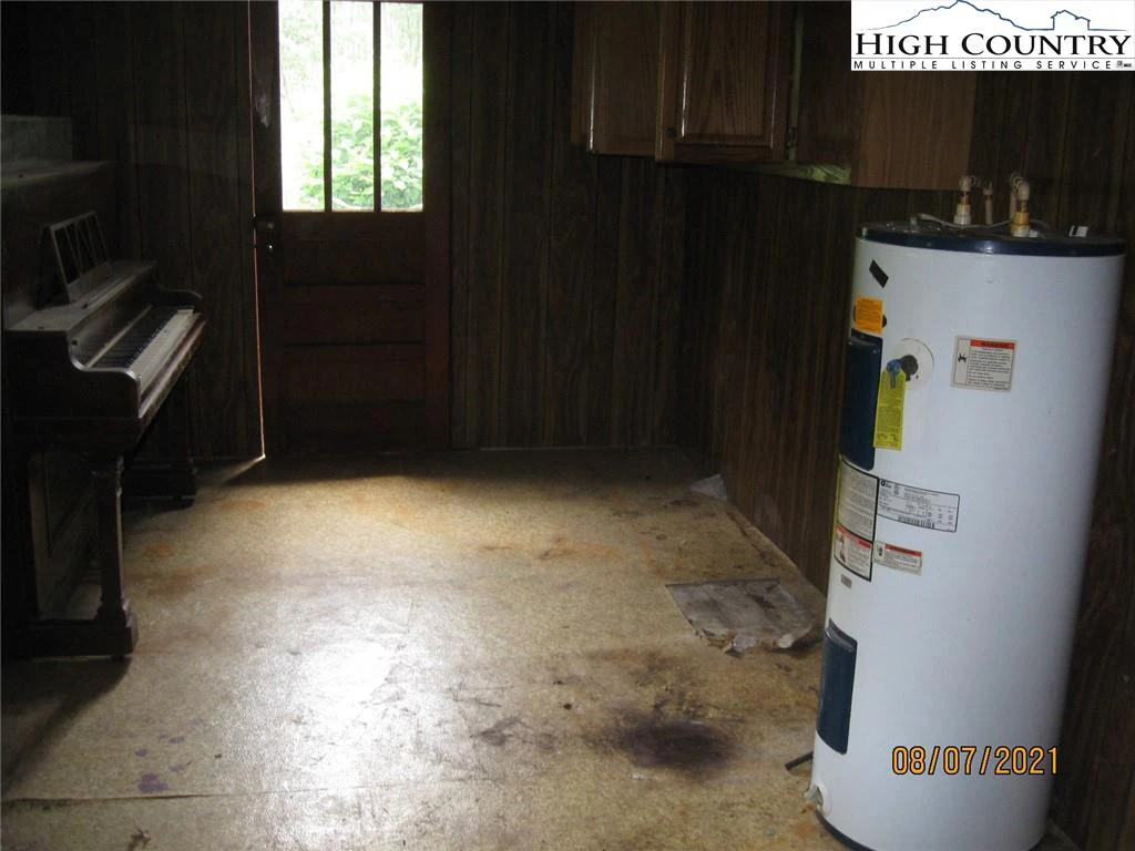 Image number 14 for the current listing