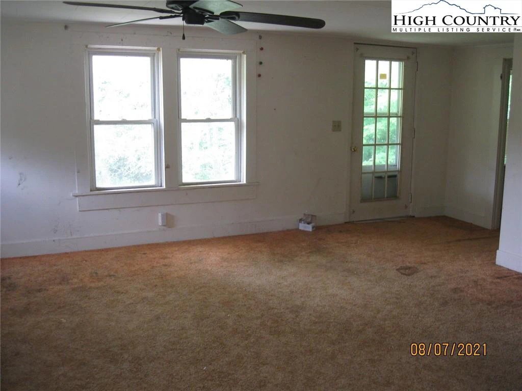 Image number 6 for the current listing
