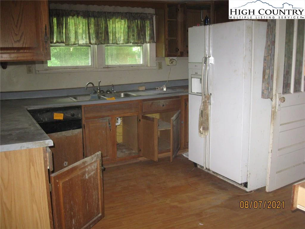 Image number 7 for the current listing