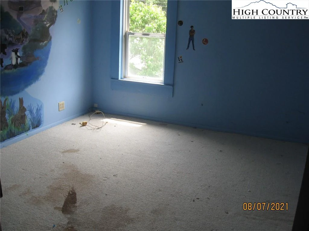 Image number 9 for the current listing