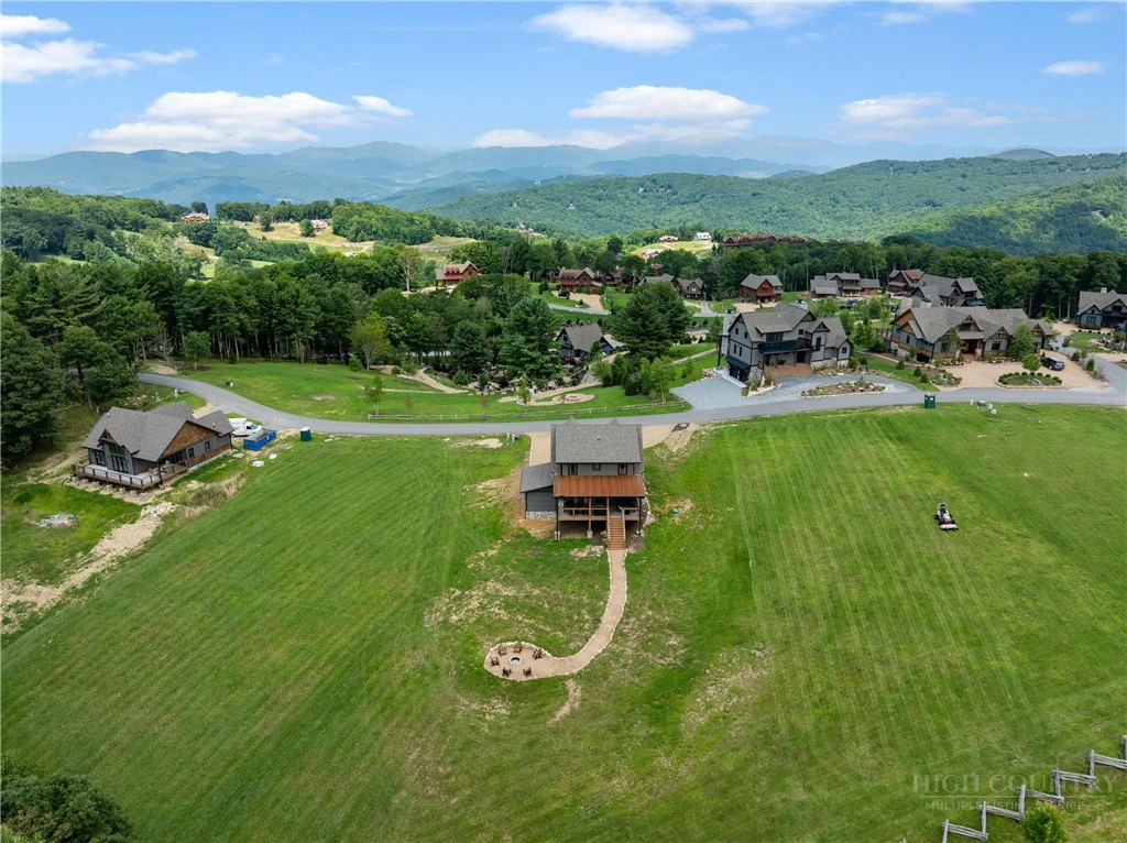 Image number 19 for the current listing