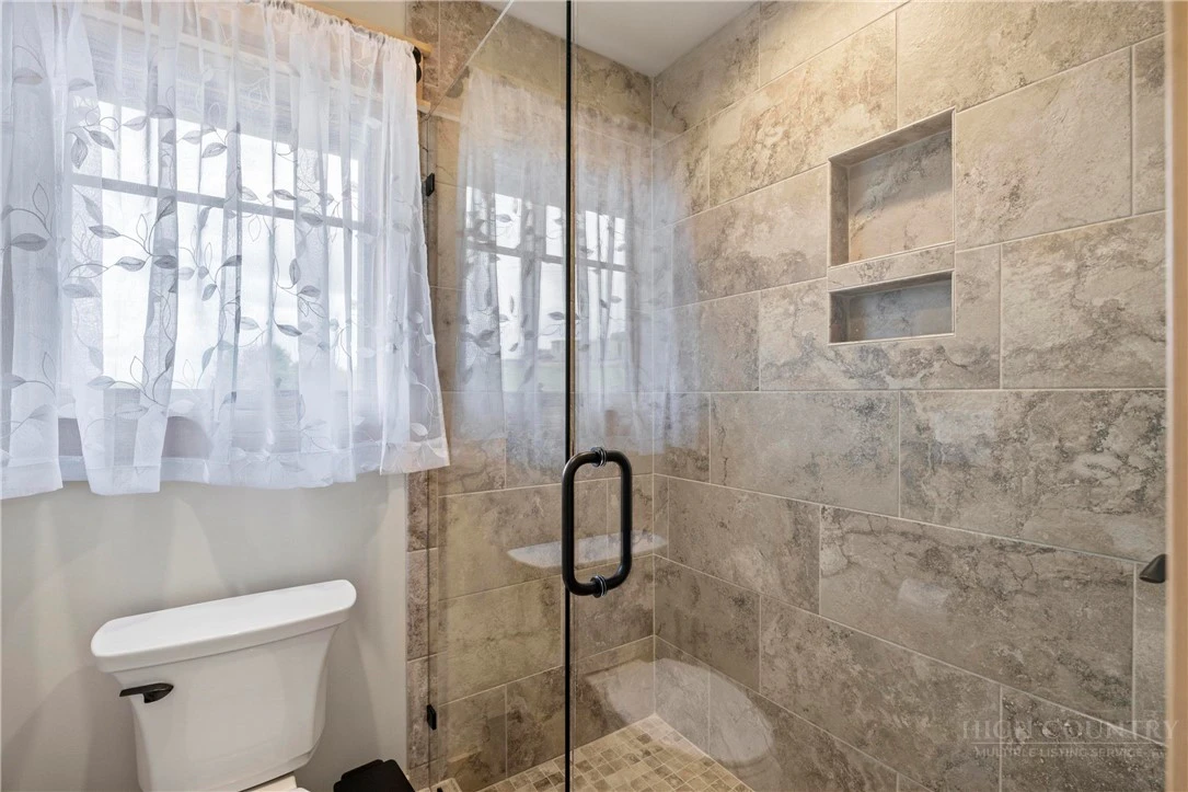 Image number 4 for the current listing
