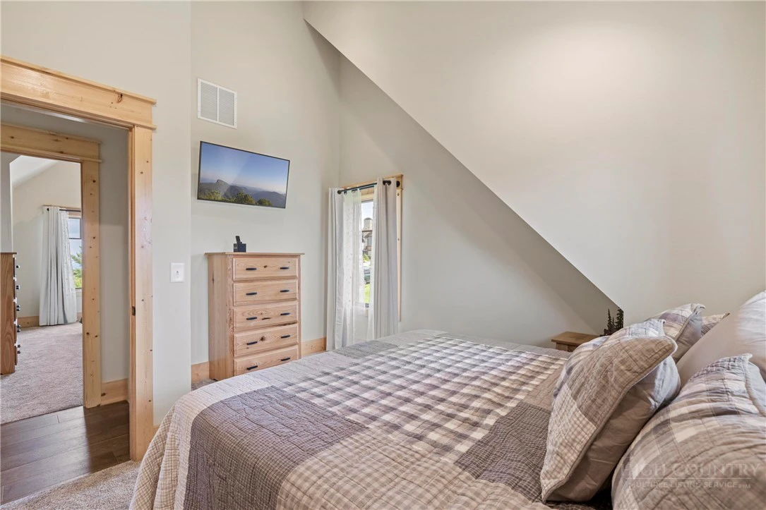 Image number 3 for the current listing