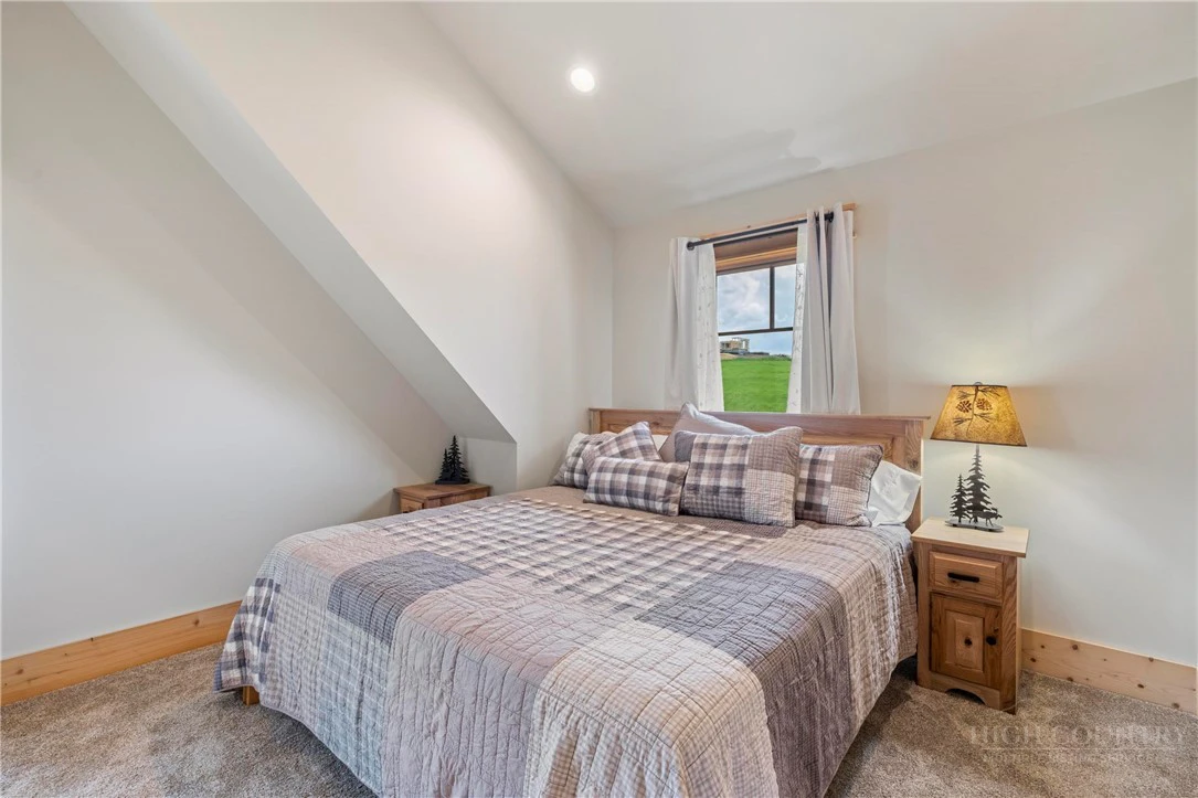 Image number 5 for the current listing