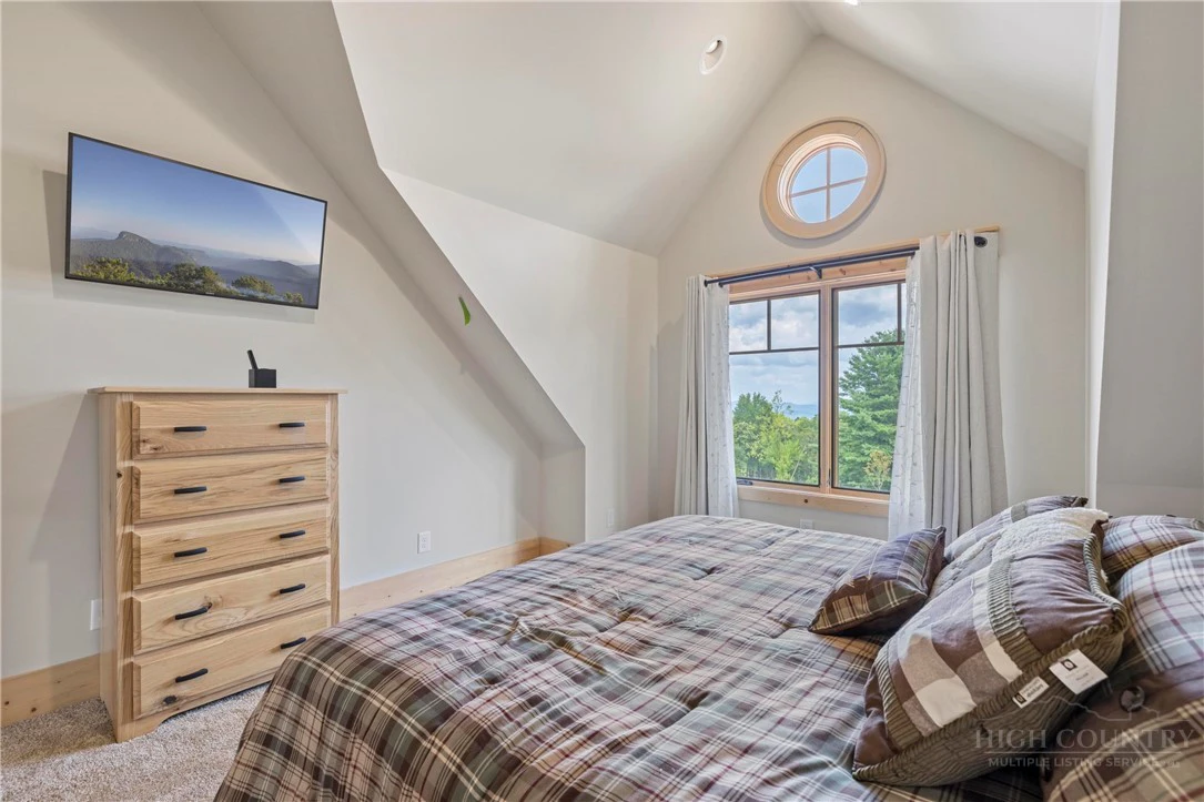 Image number 8 for the current listing