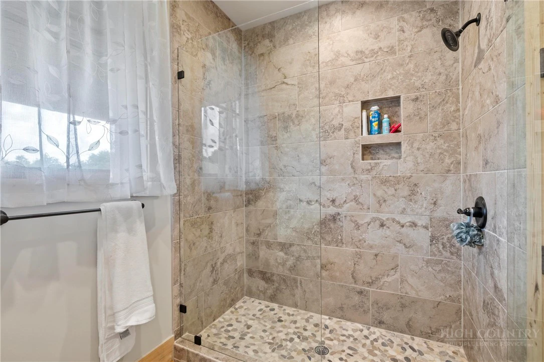 Image number 9 for the current listing
