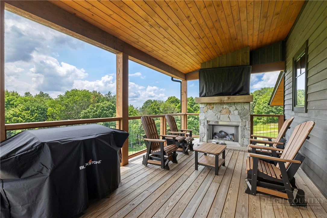 Image number 11 for the current listing