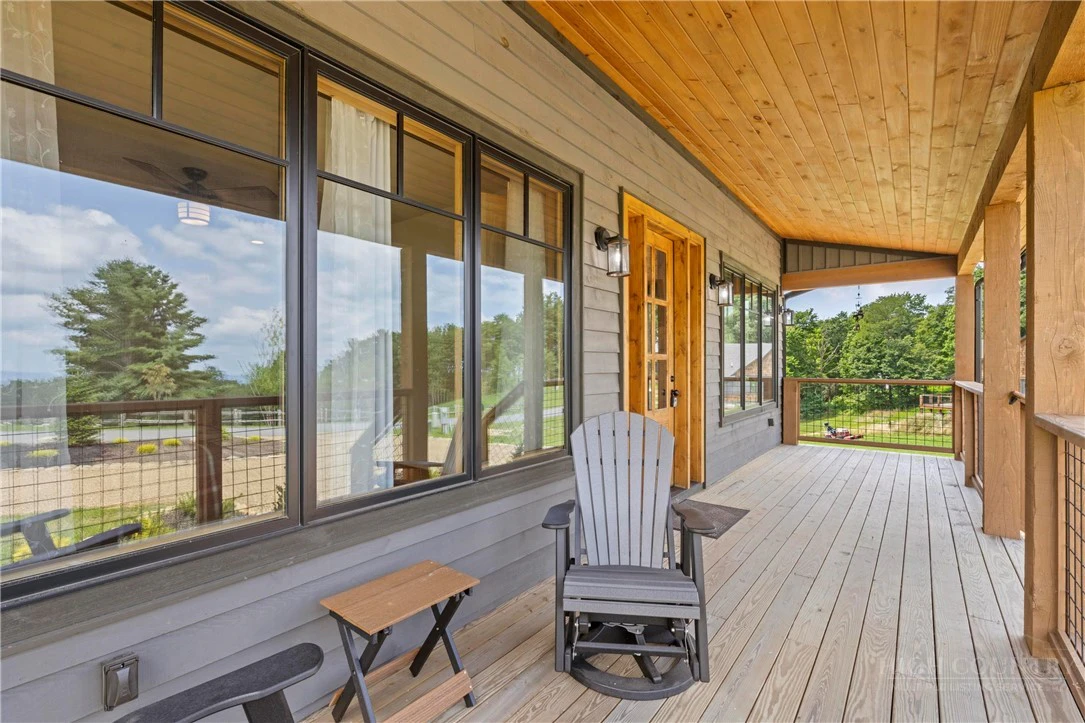 Image number 13 for the current listing