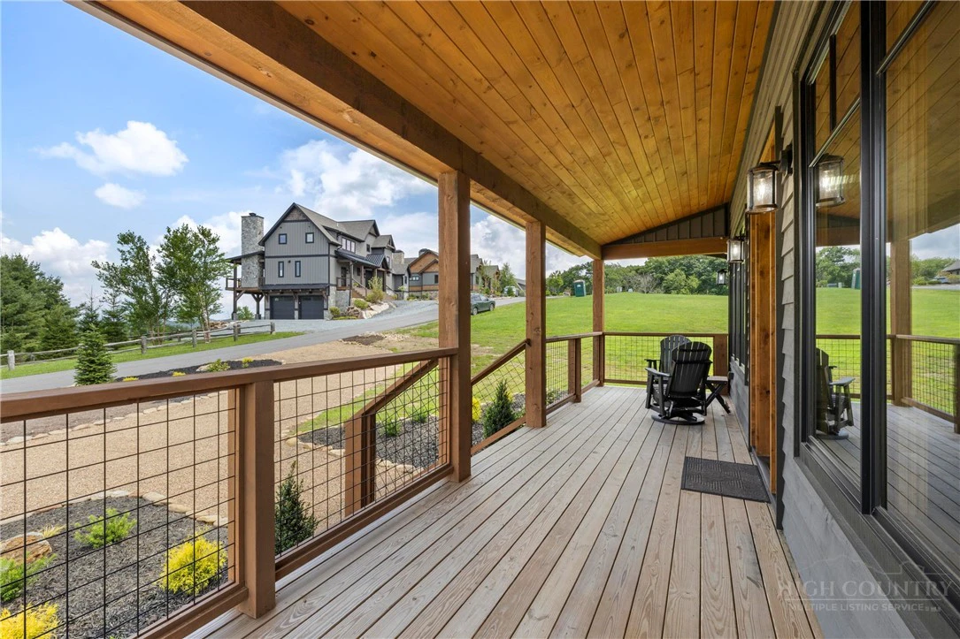 Image number 17 for the current listing