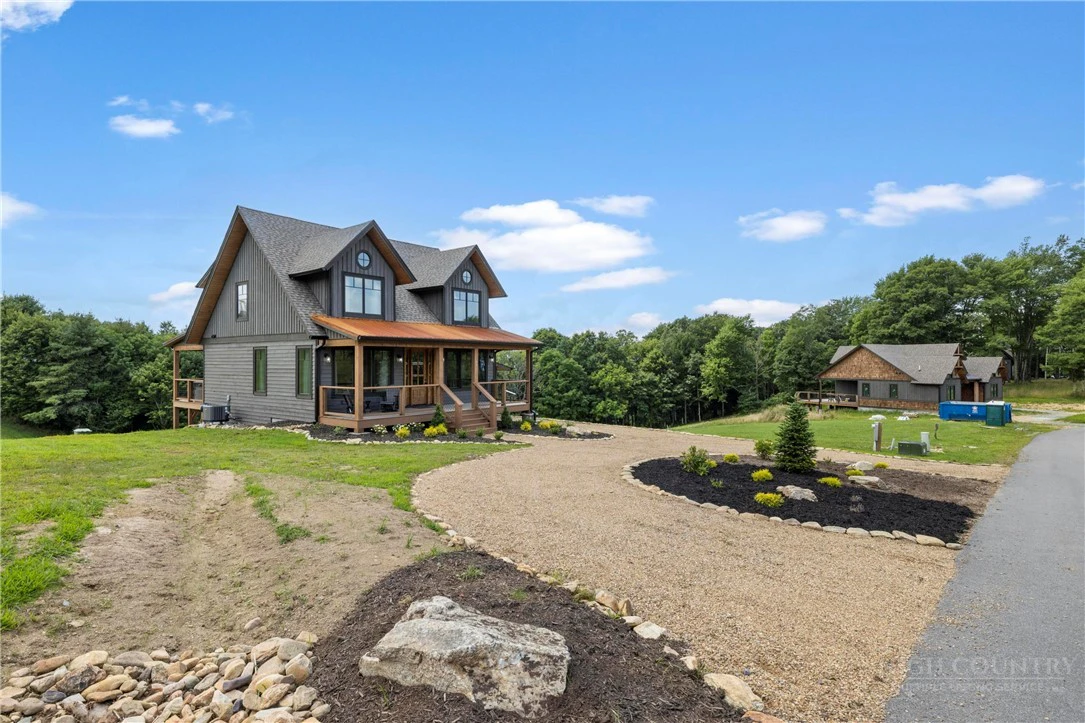 Image number 16 for the current listing