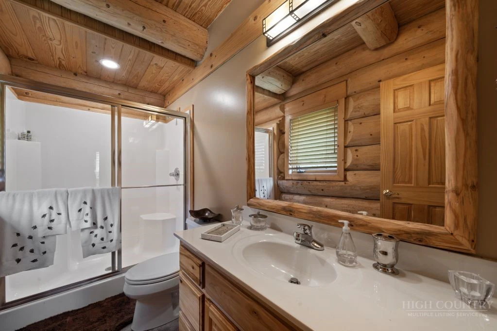 Image number 9 for the current listing