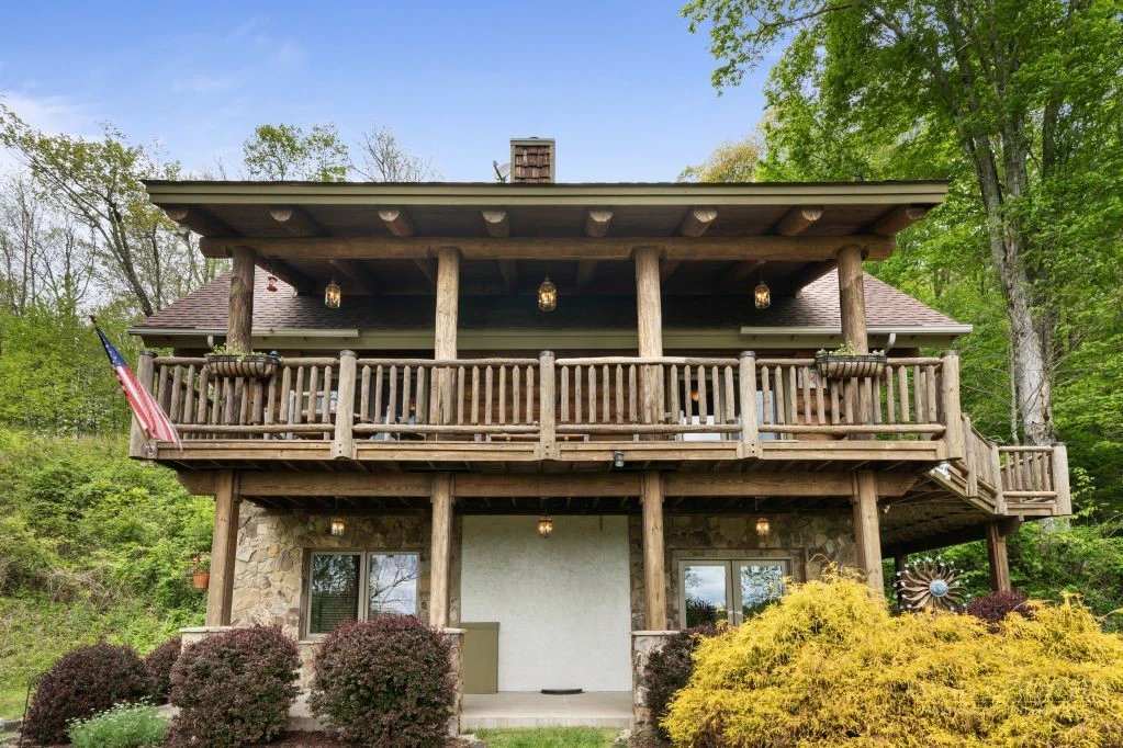 Image number 1 for the current listing