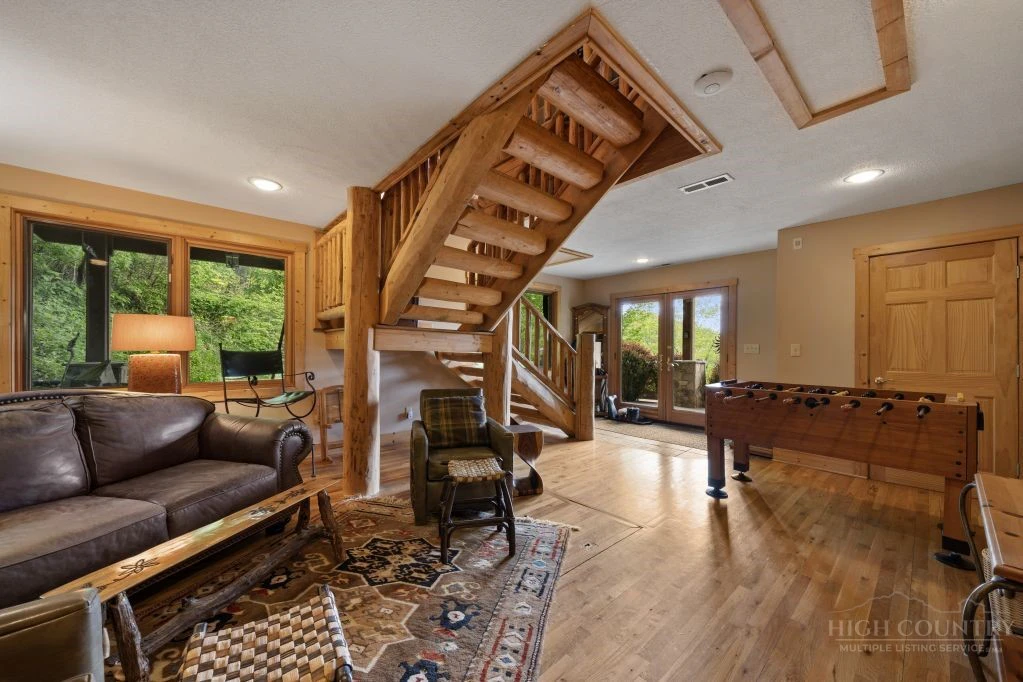 Image number 20 for the current listing