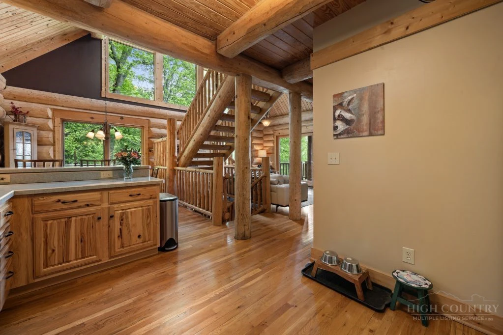 Image number 11 for the current listing