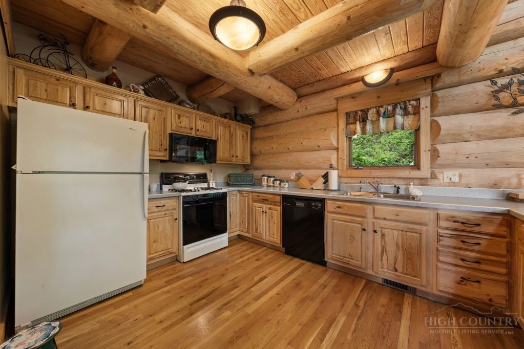 Image number 3 for the current listing