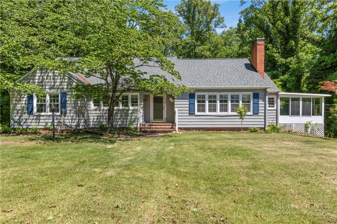 Image number 1 for the current listing