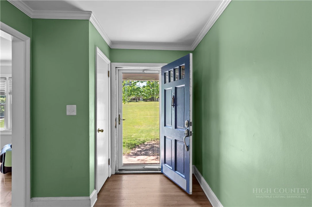 Image number 6 for the current listing