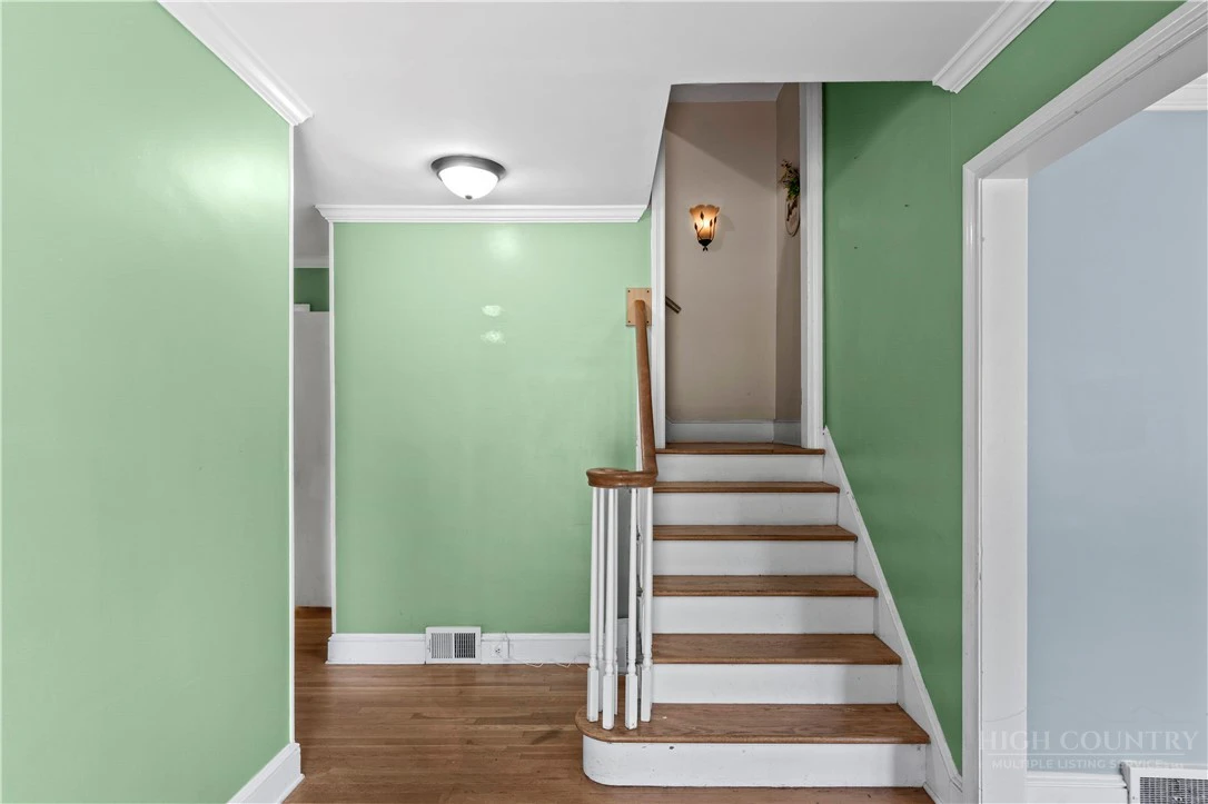 Image number 7 for the current listing