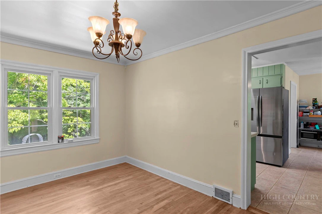 Image number 12 for the current listing