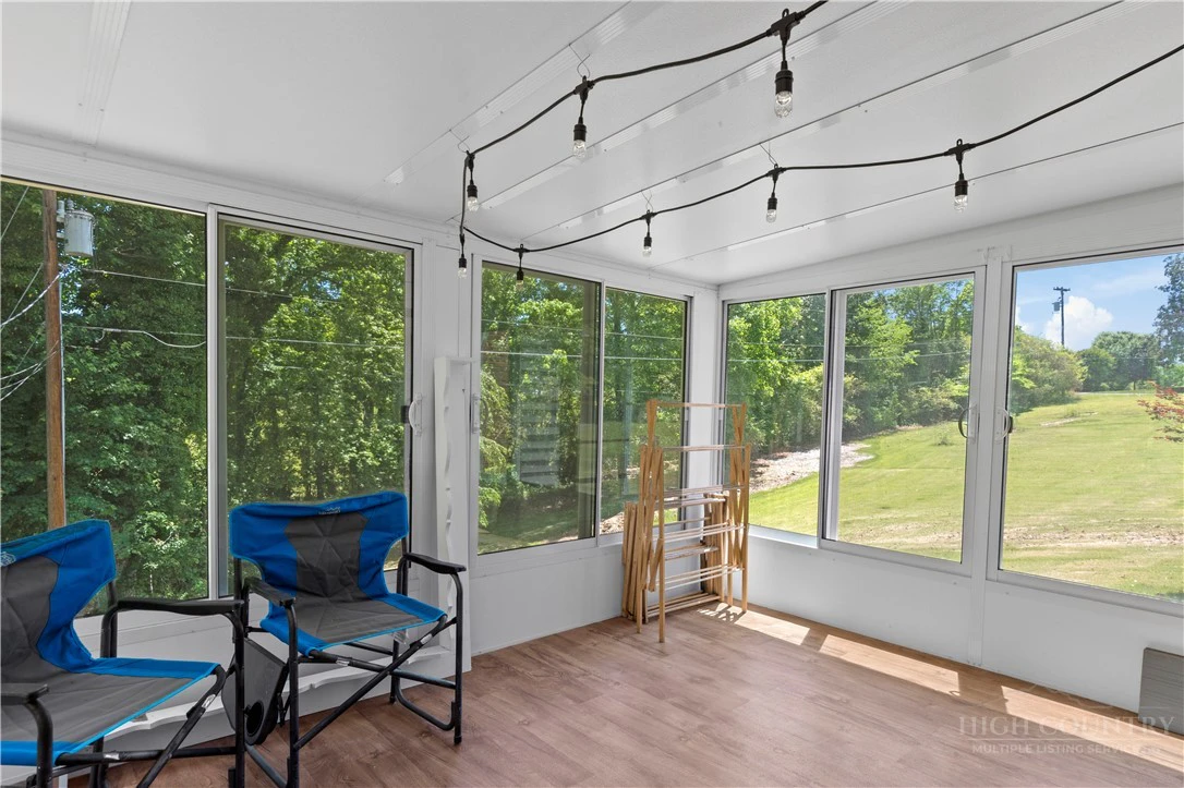 Image number 18 for the current listing
