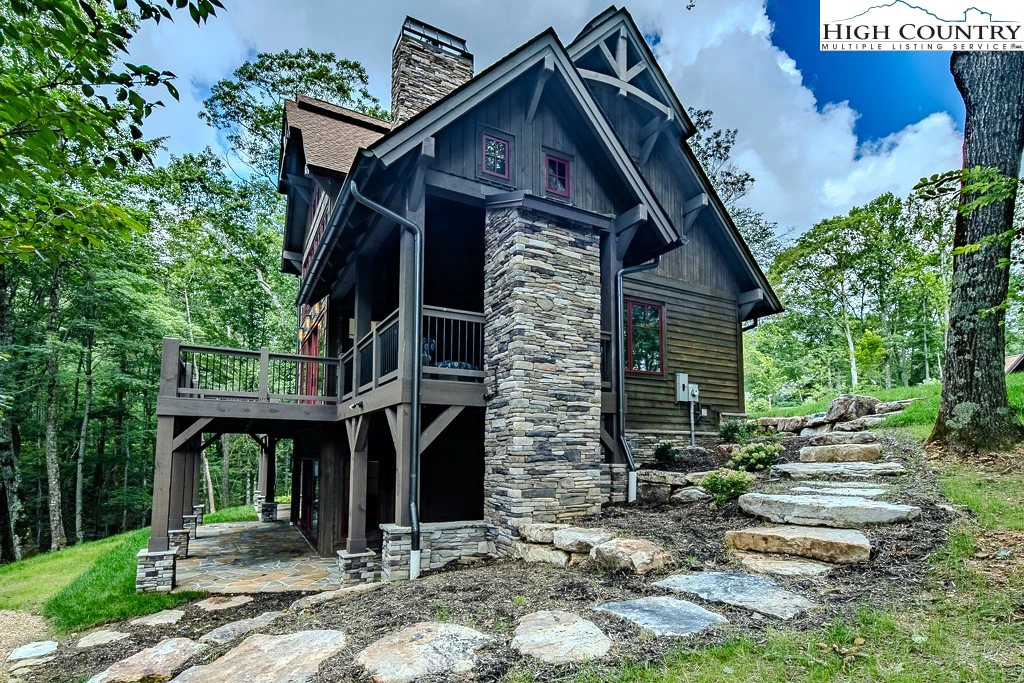 Image number 18 for the current listing