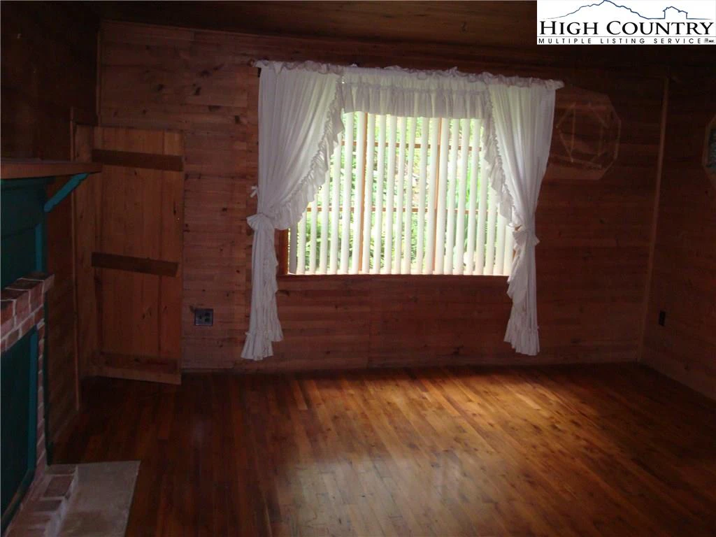 Image number 13 for the current listing