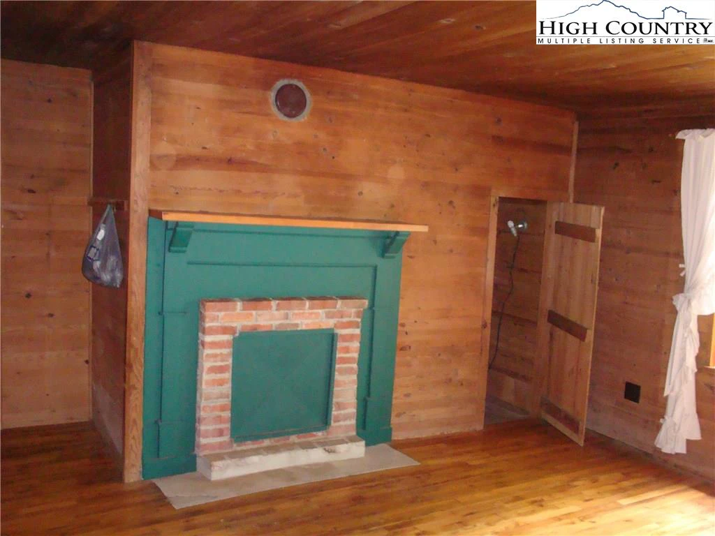Image number 3 for the current listing