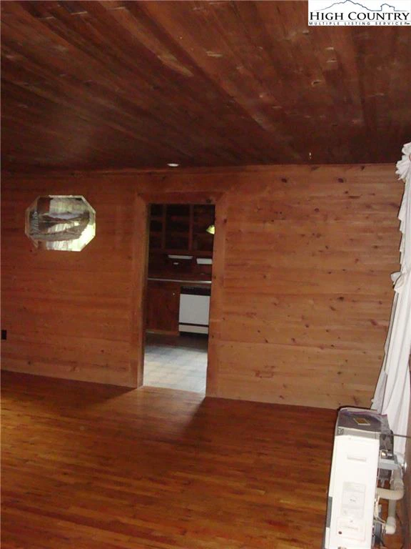 Image number 4 for the current listing