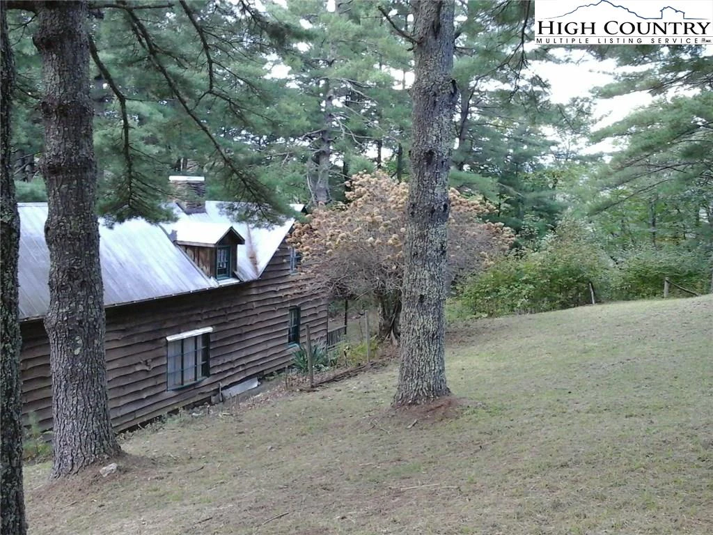 Image number 28 for the current listing