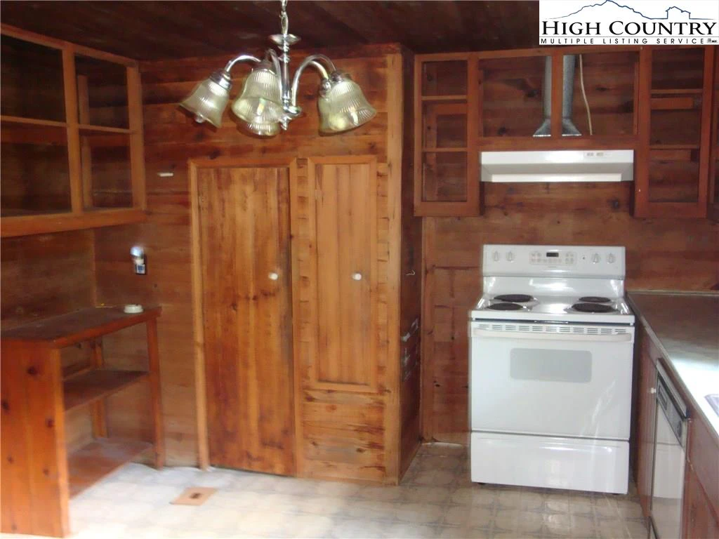 Image number 10 for the current listing