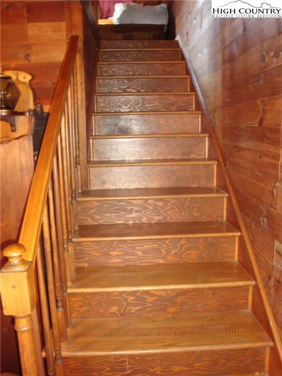 Image number 11 for the current listing