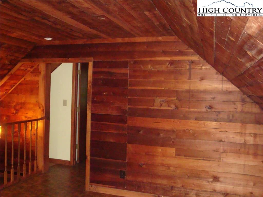 Image number 2 for the current listing
