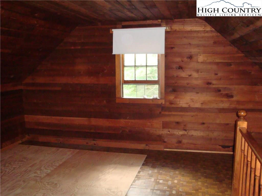 Image number 14 for the current listing