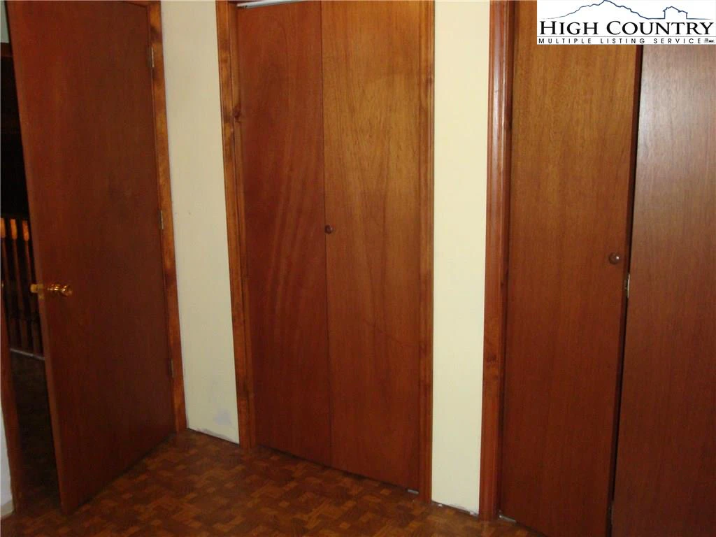 Image number 18 for the current listing